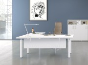 Bureau blanc avec voile de fond