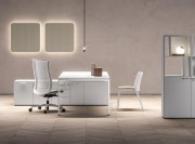 Bureau individuel Glider blanc, sur grande desserte porteuse