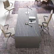 Bureau de direction Wing Glamour, plateau Grès Cérame Noir Désir