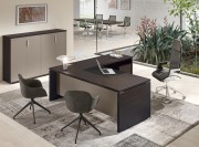 Bureau de direction Odeon, plateau et pied panneau chêne foncé