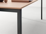 Bureau individuel Agile de Martex, plateau mélaminé épaisseur 14 mm