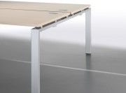 Bureau collection Astro détail pied coloris alu