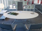 Bureau ovale réglable en hauteur plateau mélaminé blanc