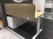 Bureau réglable en hauteur Winglet avec écran de séparation en tissu acoustique