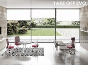 Mobilier Take Off épuré et élégant, plateaux noirs, pieds métal blanc
