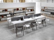 Ambiance bibliothèque pour cet ensemble de bureaux Zefiro
