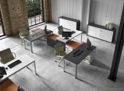 Ensemble bureaux Zefiro positionnés sur un axe central de rangement