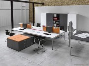 Bureau open space Zefiro 4 postes avec dessertes porteuses