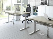 Bureaux individuels Ogi Drive à réglage en hauteur électrique