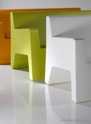 Détail côtés de canapés collection Jut, polyéthylène roto moulé