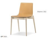 Chaise Malmö 392, assise en cuir