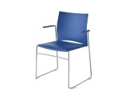 Chaise de collectivité C01, assise en poplypropylène bleu avec accoudoirs. Empilable par 8