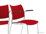 Détail accoudoirs chaise de conférence Cobra