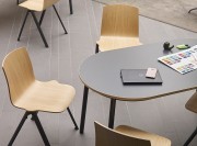Chaises de réunion Odei, coque en bois et piètement acier