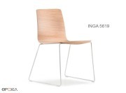 Chaise empilable Inga 5619, assise bois et pied luge