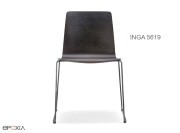 Chaise empilable Inga 5619, assise bois et pied luge