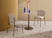Chaises et table collection Blume par Pedrali