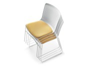 Chaises empilables Glove, assise tapissée, pied luge