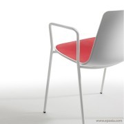 Chaise empilable Lottus 4 pieds et accoudoirs