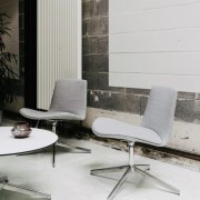 Fauteuil Lottus Lounge pivotant.