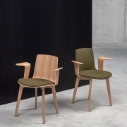 Chaise Lottus Wood avec accoudoirs.