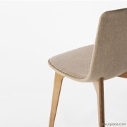 Chaise Lottus Wood, assise tissu et piètement bois