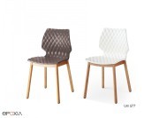 Chaise Uni 577, pieds bois ronds et coque en polypropylène