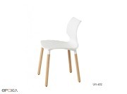 Chaises Uni 602, pieds bois et coque en polypropylène