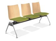 Chaises sur poutre Onyx 3 places, assises tapissées et dossiers hêtre