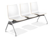 Chaises sur poutre Onyx 3 places, stratifié blanc sur coque multiplis de hêtre