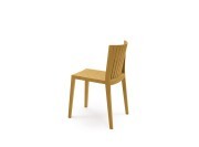 Chaise outdoor empilable Spritz de Vondom, coloris moutarde