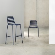 Chaise et tabouret empilable en métal Street