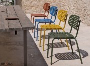 Chaises en métal Mom, couleurs vives
