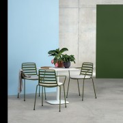 Chaises avec accoudoirs empilables outdoor Street de Enea