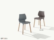Chaises Uni 602, pieds bois et coque en polypropylène
