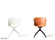 Chaises pivotantes Clop, coque polypro ou tapissée cuir pour une version luxe