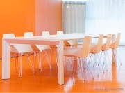 Chaises de réunion Faz par Vondom pietement transparent