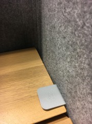 Détail cloison acoustique pour bureau Buzziwrap Desk