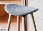 Tabouret Coma Wood, assise tissu