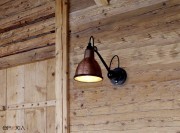 La lampe Gras en finition cuivre patiné pour l'extérieur