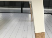Détail pied de bureau Atreo Wood