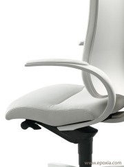 Détail cuir blanc fauteuil Intouch