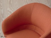 Détail coutures et dossier, fauteuil visiteur Caleto