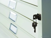 Détail serrure meuble à plans