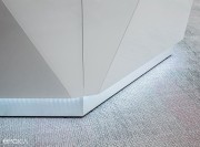 Détail finition façade verre