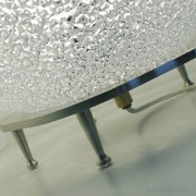 Détail base des lampes IceGlobe, en acier inox très élégante