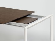 Table design Maki avec rallonges, plateau aspect Chêne teinté 