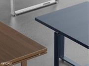 Détail chants métal epoxy assorti au piètement 