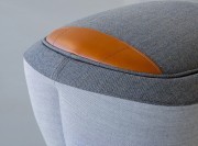 Détail assise bi-matière sur le coussin-coffre