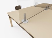 Détail de la base en métal posée, compatible avec tous les mobiliers